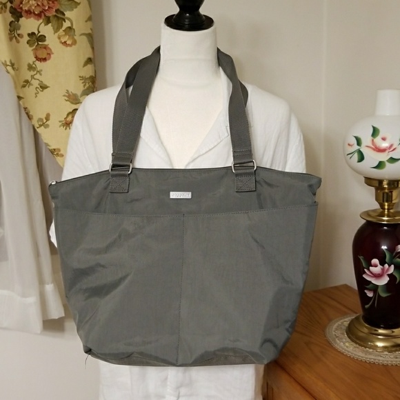 Baggallini Handbags - EUC Baggalini gray/yellow travel bag Large